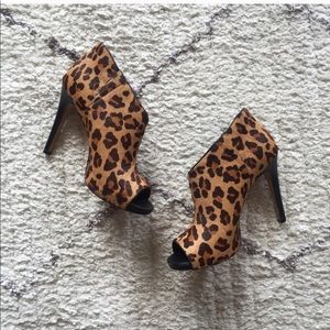 BCBG MAXAZRIA Leopard Peep Toe Darien Sexy booties